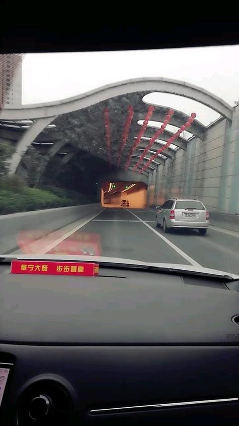 扬子江隧道限行/扬子江隧道限行公告-第4张图片 扬子江隧道限行/扬子江隧道限行公告-第4张图片