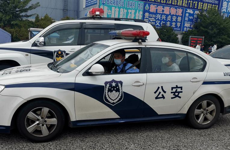 疫情警车出动/疫情期间救护车警车-第4张图片 疫情警车出动/疫情期间救护车警车-第4张图片