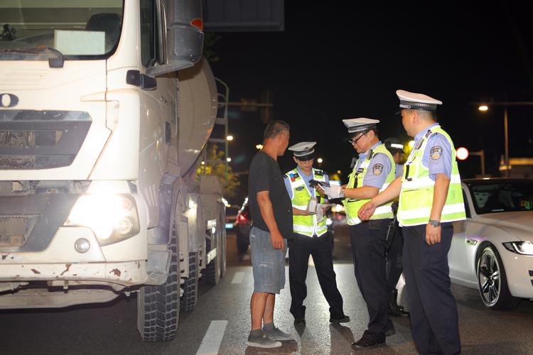 疫情警车出动/疫情期间救护车警车-第6张图片 疫情警车出动/疫情期间救护车警车-第6张图片
