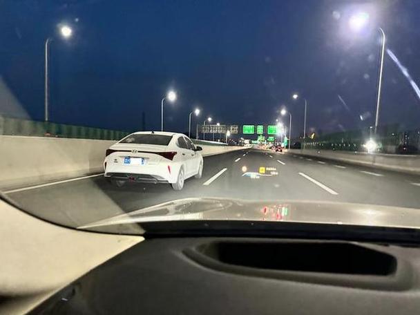高速两点到五点限行什么车，高速公路两点到五点禁止什么车通行-第4张图片