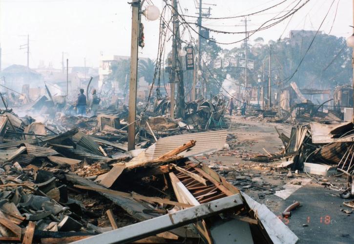 日本地震液化-日本地震现场-第5张图片 日本地震液化-日本地震现场-第5张图片