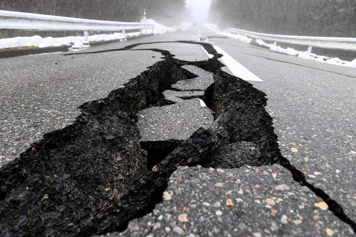 日本地震液化-日本地震现场-第7张图片 日本地震液化-日本地震现场-第7张图片