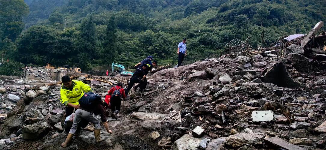 雅安地震救援/雅安地震救援人数-第7张图片 雅安地震救援/雅安地震救援人数-第7张图片