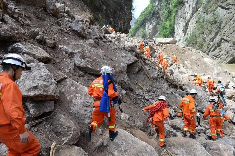 【雅安地震死了多少人/雅安地震伤亡】-第4张图片 【雅安地震死了多少人/雅安地震伤亡】-第4张图片
