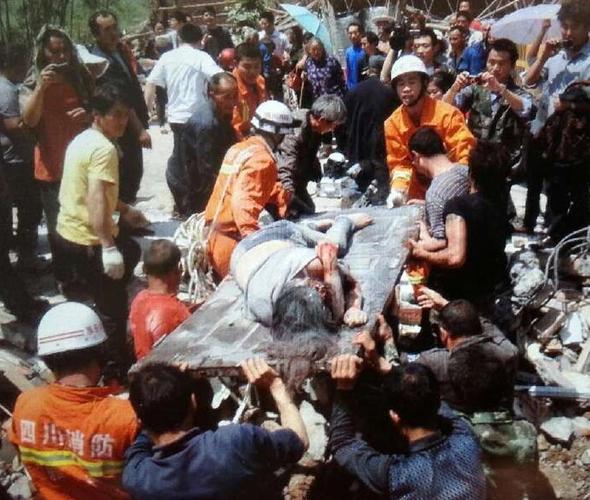 庐山大地震/庐山大地震毁坏了很多房屋照样子写句子