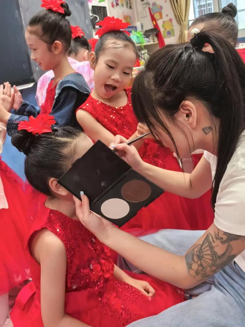 【节日出行怎么化妆好看呢/节日出行怎么化妆好看呢女生】-第3张图片 【节日出行怎么化妆好看呢/节日出行怎么化妆好看呢女生】-第3张图片