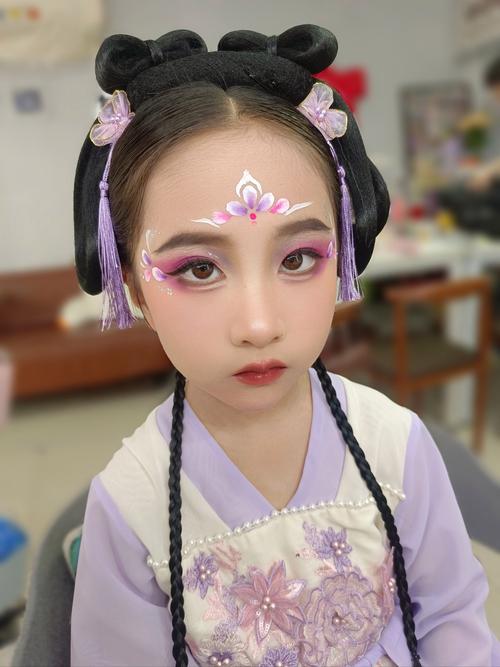 【节日出行怎么化妆好看呢/节日出行怎么化妆好看呢女生】-第8张图片 【节日出行怎么化妆好看呢/节日出行怎么化妆好看呢女生】-第8张图片