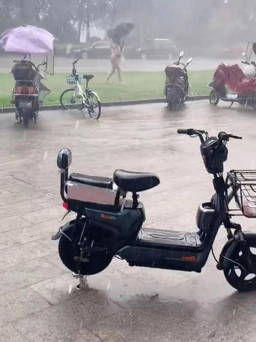 下雨天出行代步工具好吗-雨天代步车-第9张图片
