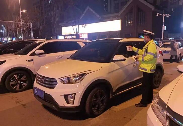 交警晚上出行怎么处罚，交警晚上上路执法有何规定-第7张图片