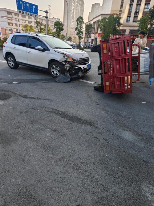 出行路上被车撞了怎么处理-出门被车撞有多倒霉-第2张图片 出行路上被车撞了怎么处理-出门被车撞有多倒霉-第2张图片
